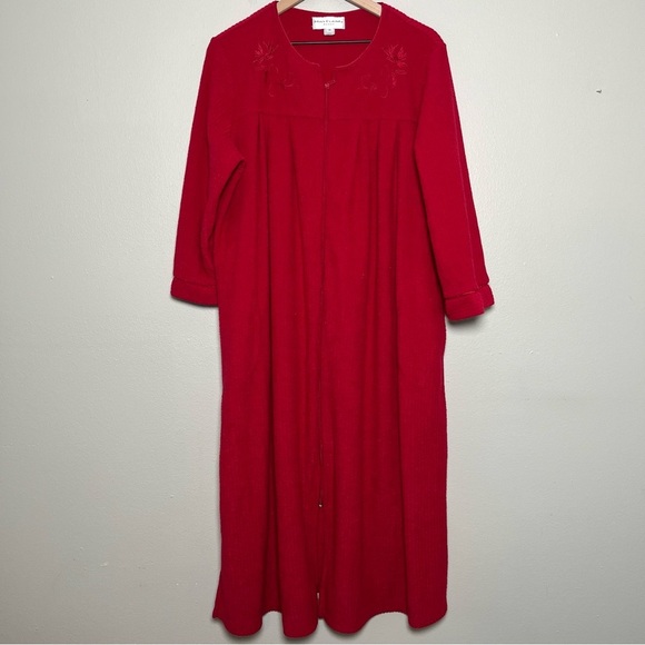 Miss Elaine‎ Women Sleep  House Coat Robe Jacket 1X Red Textured Embroidered - Picture 1 of 9